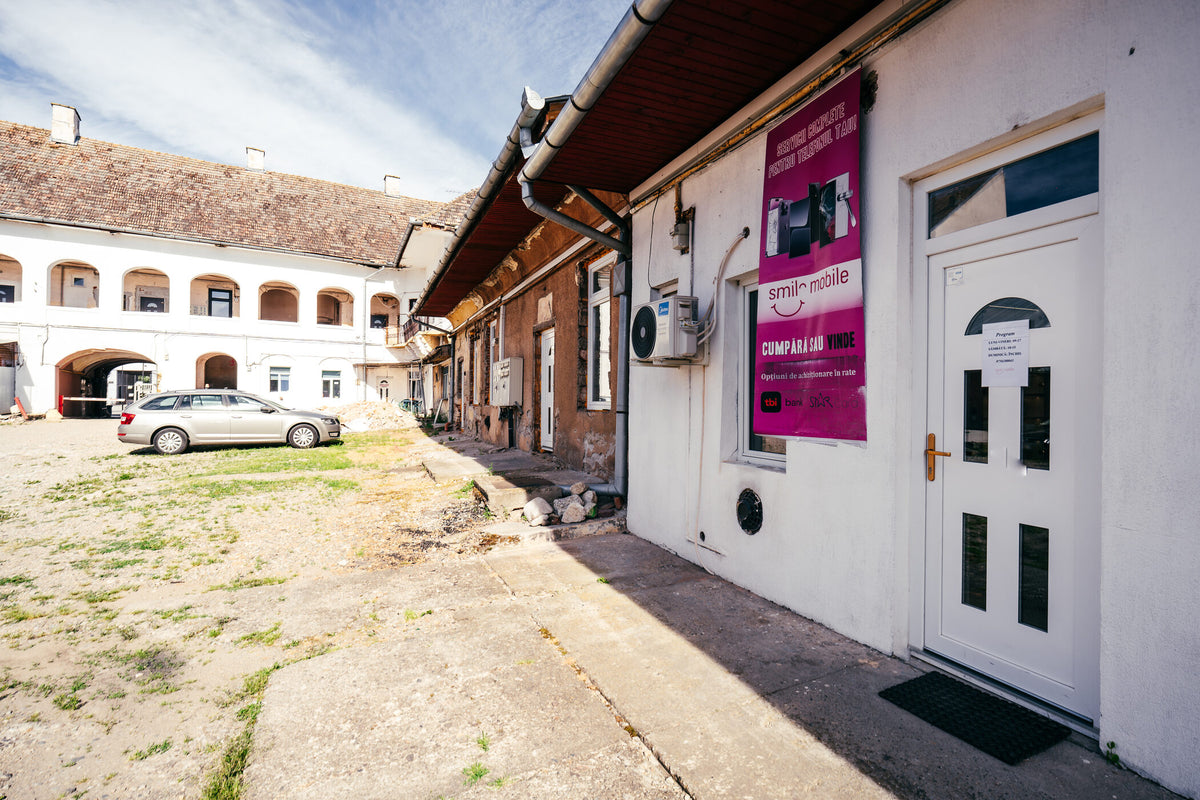 Showroom SmileMobile Turda — exterior, centrul vechi
