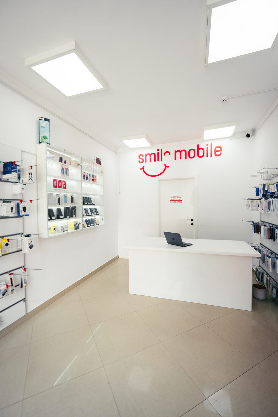 Showroom SmileMobile Vișeu de Sus — interior luminos