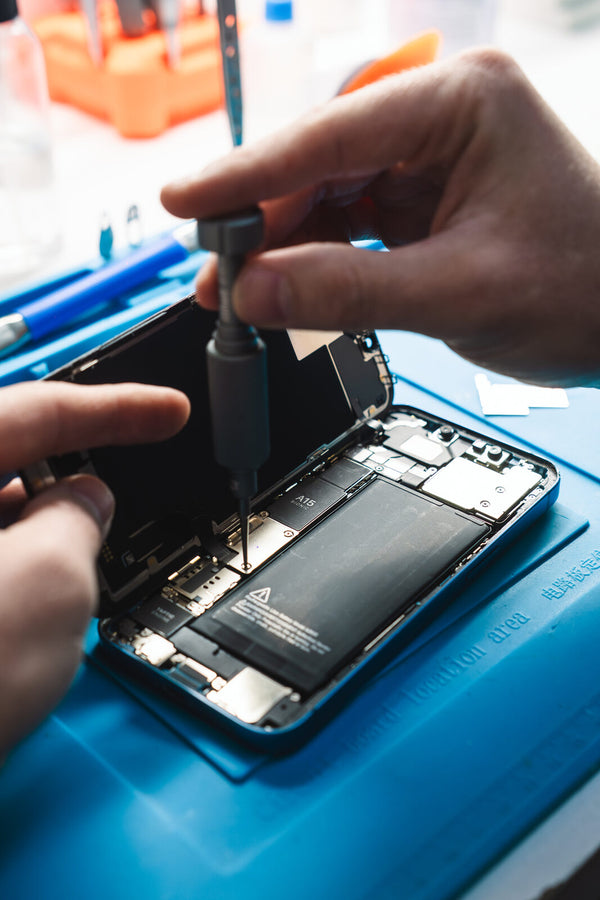Recondiționare telefon la SmileMobile — ridicarea ecranului