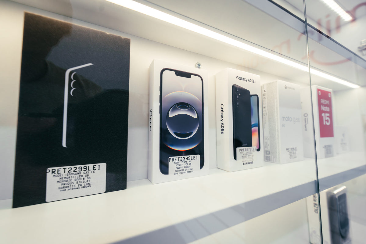 Telefoane sigilate expuse în showroom SmileMobile Turda