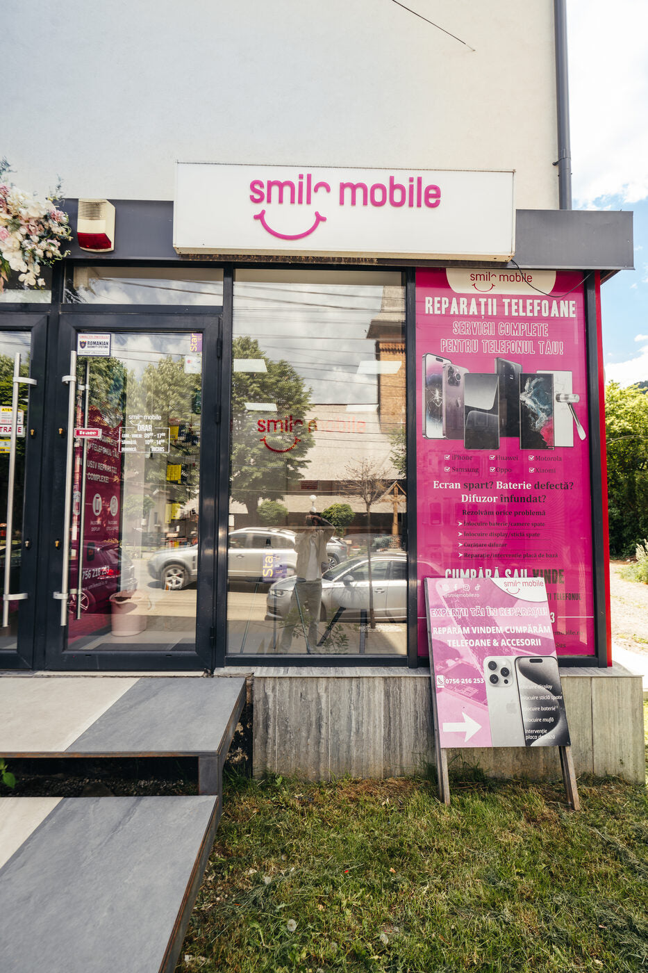 Showroom SmileMobile Vișeu de Sus — vitrină exterioară